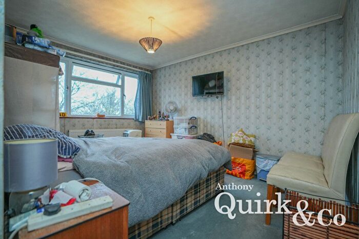 3 Bedroom End Of Terrace House For Sale In The Weald, Canvey Island, SS8