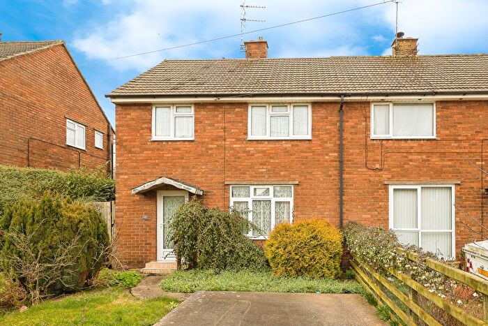 3 Bedroom Semi-Detached House For Sale In Hawthorn Grove, Oswestry, Shropshire, SY11