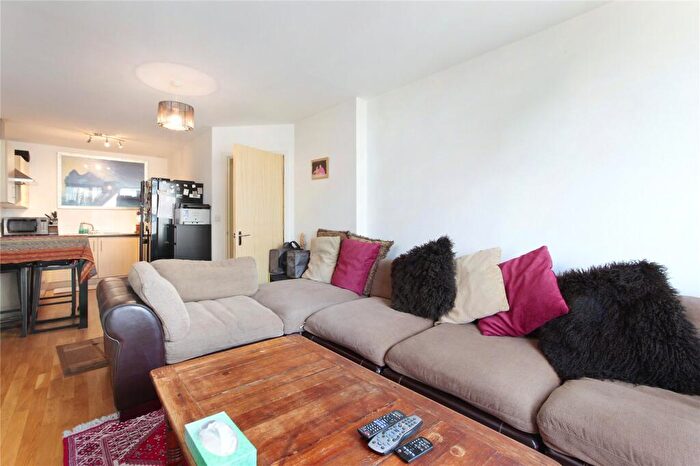1 Bedroom Flat For Sale In Queenstown Road, Battersea Park, SW11