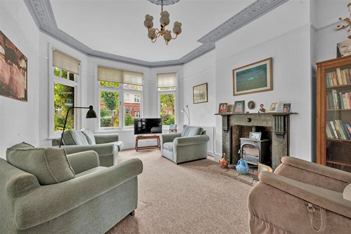 4 Bedroom Semi-Detached House For Sale In Glenshiel Road, SE9