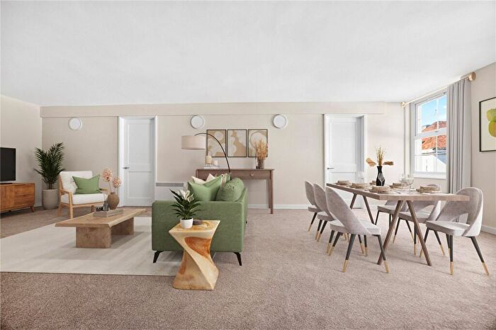 1 Bedroom Flat For Sale In High Street, Godalming, Surrey, GU7