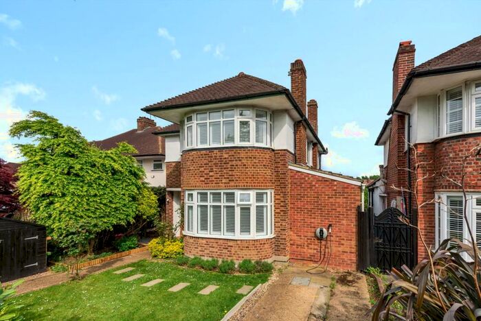 4 Bedroom Detached House To Rent In Ennismore Gardens, Thames Ditton, KT7