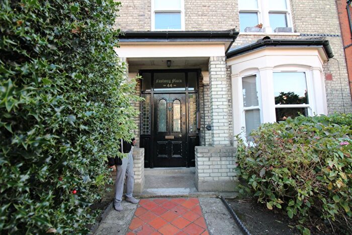 1 Bedroom Flat To Rent In Longley Road, London, SW17