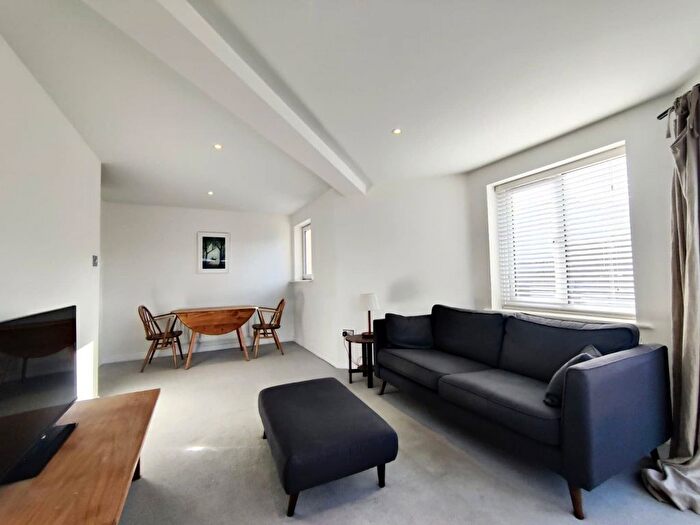 2 Bedroom Flat To Rent In Chamberlain Court, Birmingham, B18