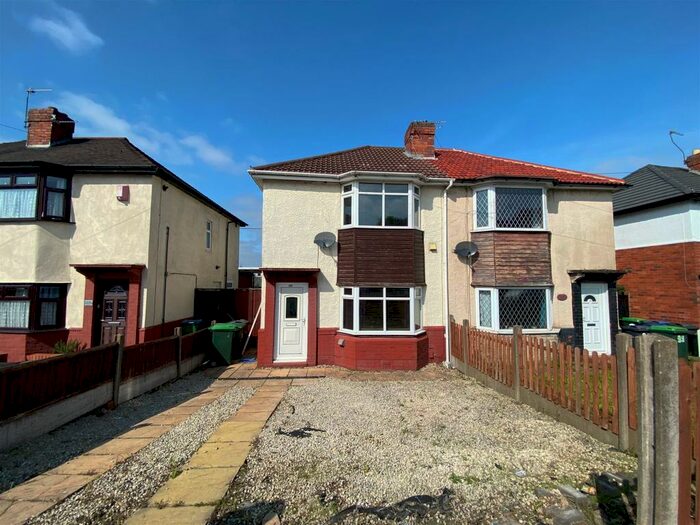 3 Bedroom Semi-Detached House To Rent In Causeway Green Road, Oldbury, West Midlands, B68
