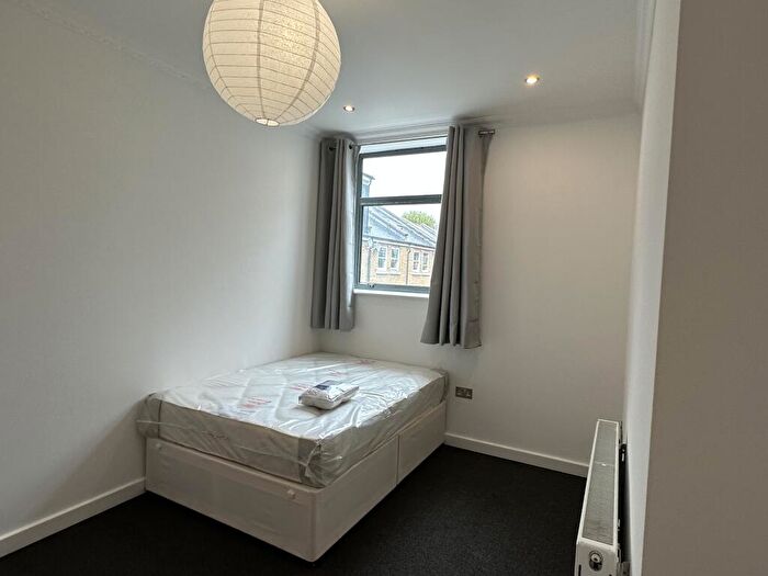 2 Bedroom Flat To Rent In Queens Row, Southwark, London, SE17