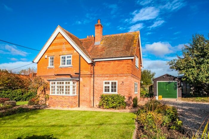 3 Bedroom Property To Rent In Corner Cottage, Frilsham, RG18