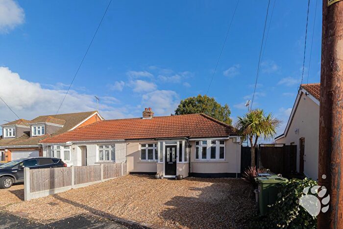 3 Bedroom Semi-Detached Bungalow For Sale In Highlands Road, Bowers Gifford, SS13
