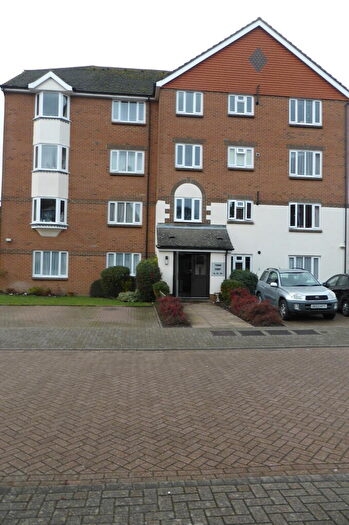 2 Bedroom Apartment To Rent In St. Annes Rise, Redhill, RH1