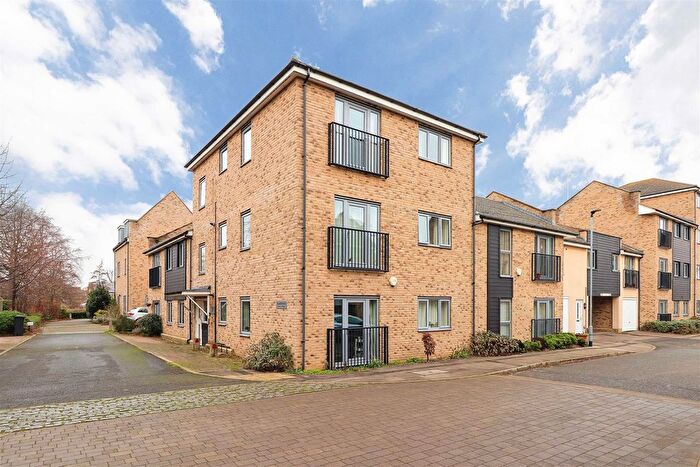 1 Bedroom Flat For Sale In Gladeside, Cambridge, CB4