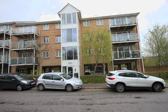 2 Bedroom Flat To Rent In Foxglove Way, Luton, LU3