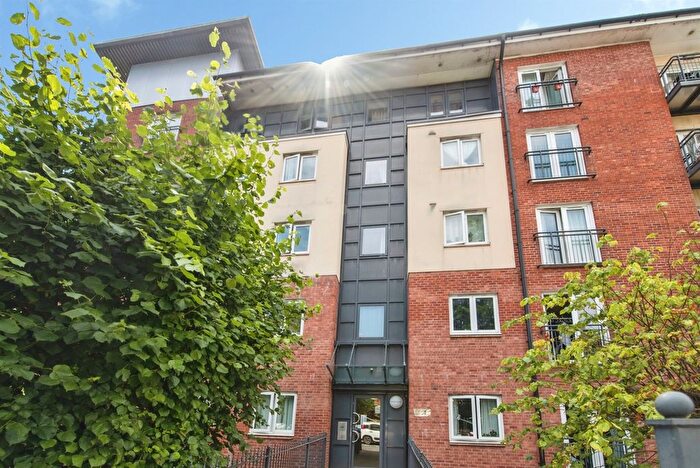 2 Bedroom Flat For Sale In New North Road, Exeter, EX4
