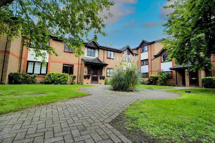 1 Bedroom Flat To Rent In Brentford, Middlesex, TW8