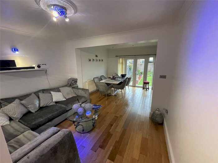 3 Bedroom Semi-Detached House To Rent In Meadway, Barnet, EN5