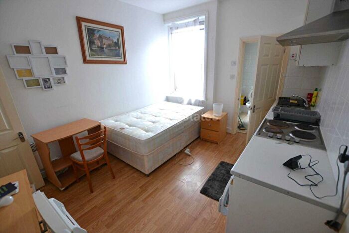 Studio To Rent In London Street, Reading, RG1