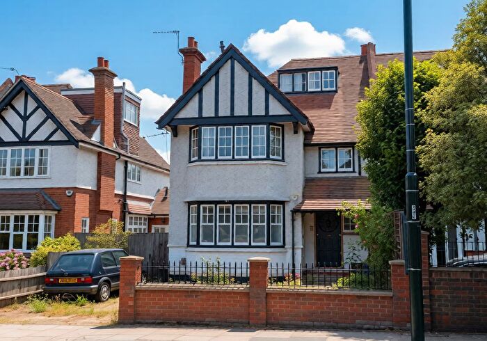 2 Bedroom Flat For Sale In Hampton Road, Teddington, Middlesex, TW11