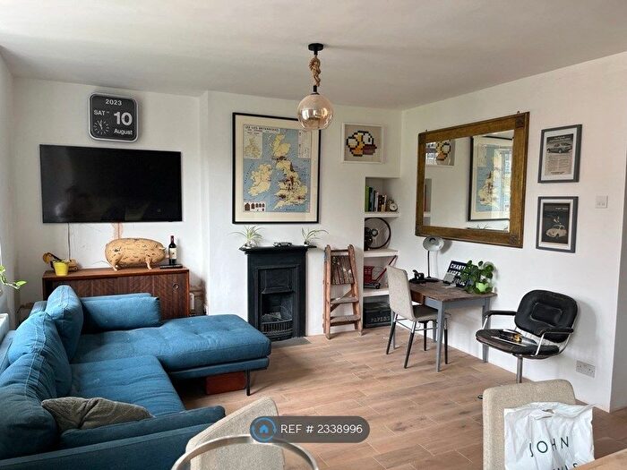 2 Bedroom Flat To Rent In Santley House, London, SE1