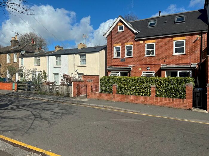 2 Bedroom Flat To Rent In Lodge Lane, London, N12