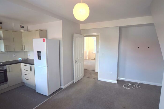 2 Bedroom Flat To Rent In Central Road, Worcester Park, KT4