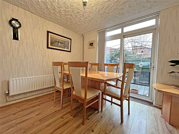 3 Bedroom Terraced House For Sale In Deercote, Telford, Shropshire, TF3 - Photo 3