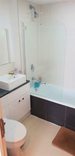 2 Bedroom Apartment To Rent In Richmond Square, Cardiff, CF24