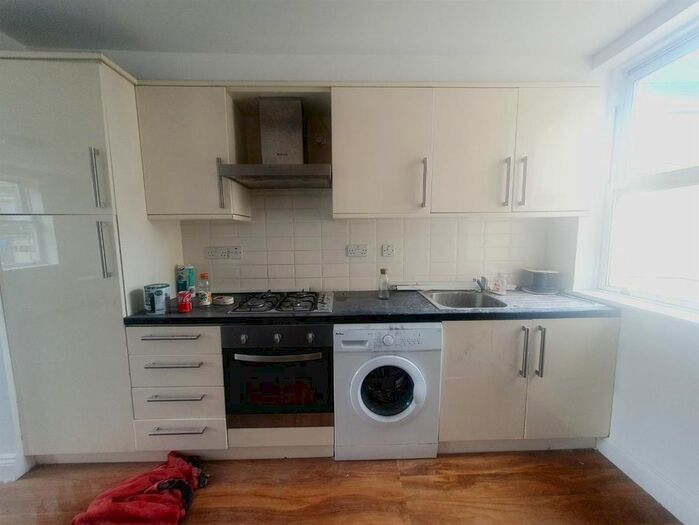 2 Bedroom Flat To Rent In Ventnor Terrace, Broad Lane, Haringey, London, N15