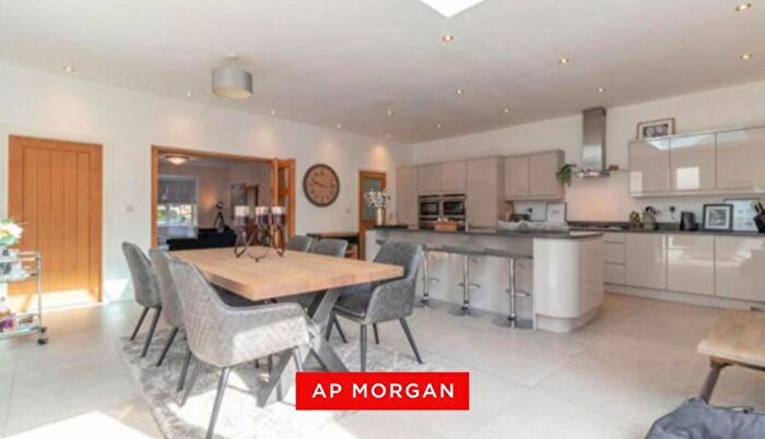 4 Bedroom Semi-detached House For Sale In Danford Lane, Solihull, West Midlands, B91