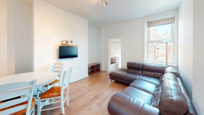 3 Bedroom Terraced House To Rent In Amble Grove, Newcastle Upon Tyne, NE2