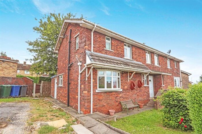 3 Bedroom Semi Detached House For Sale In Lilac Crescent, Edlington, Doncaster, DN12