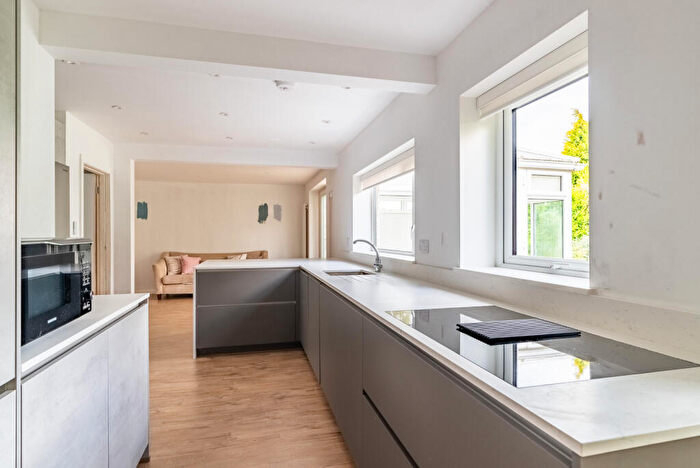 3 Bedroom Bungalow For Sale In Midway, St. Albans, Hertfordshire, AL3