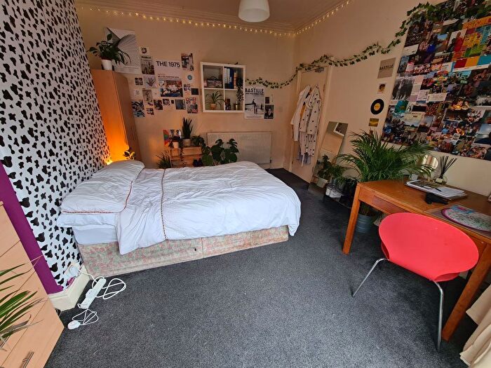 6 Bedroom Semi Detached House To Rent In Hessle Place, Leeds, LS6