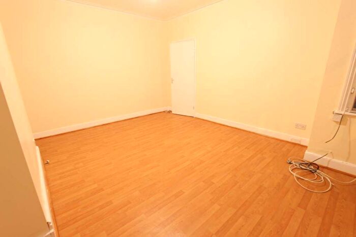 2 Bedroom Flat To Rent In Greenhill Way, Harrow, HA1