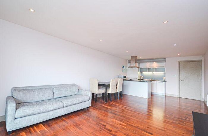 2 Bedroom Apartment To Rent In Balham Hill, London, SW12