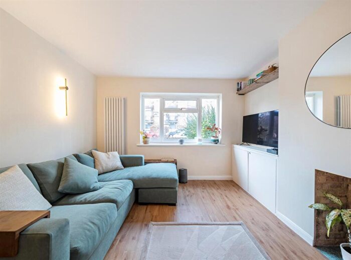 2 Bedroom Flat For Sale In Christchurch Avenue, London, NW6