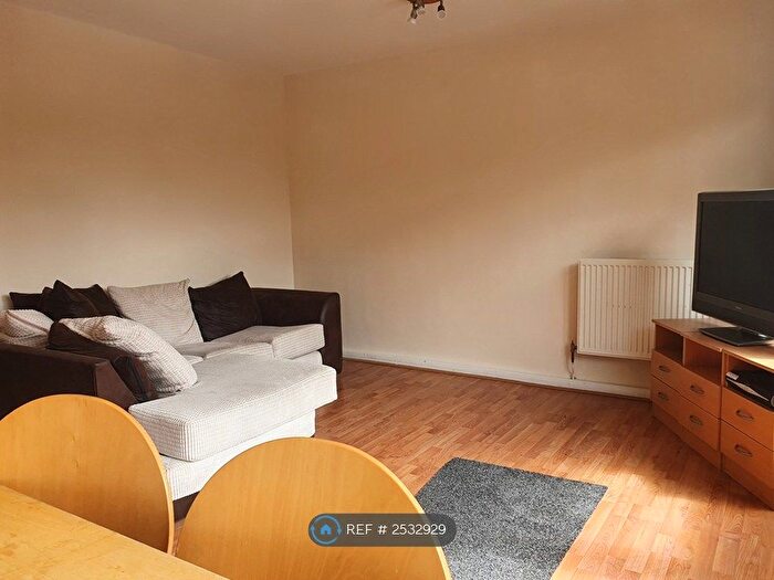 3 Bedroom Maisonette To Rent In Whitton Walk, London, E3