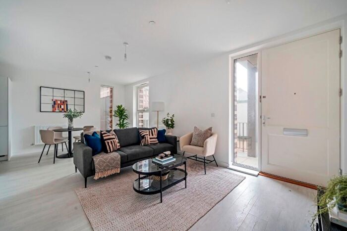 3 Bedroom Flat To Rent In Perryfield Way, Hendon Waterside, NW9