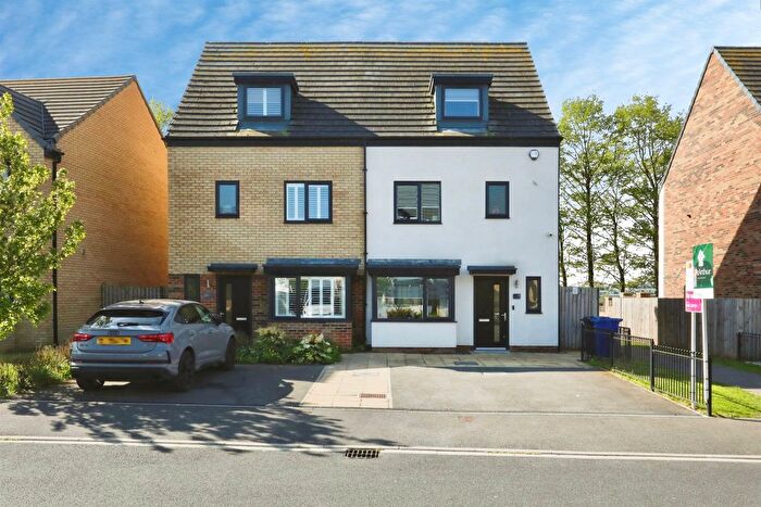 4 Bedroom Semi-detached House For Sale In Lake View, Lakeside, Doncaster, DN4