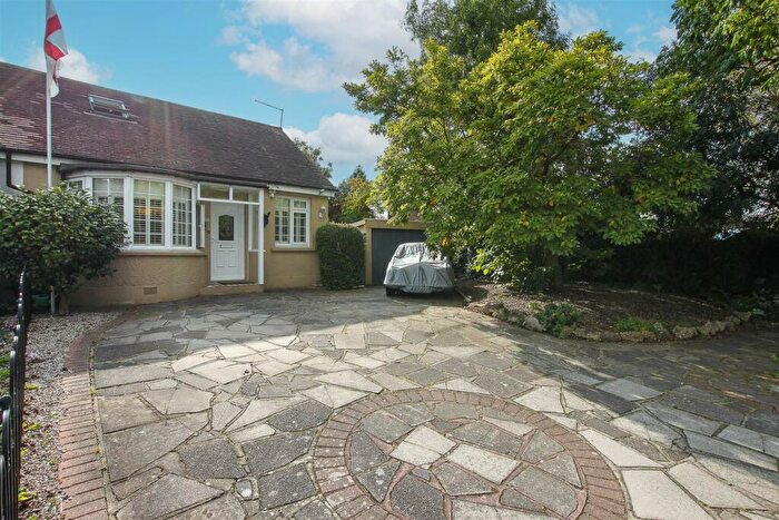 3 Bedroom Semi-Detached House For Sale In Chelmsford Road, Shenfield, Brentwood, CM15