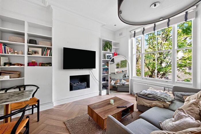 1 Bedroom Flat For Sale In Kempsford Gardens, London, SW5