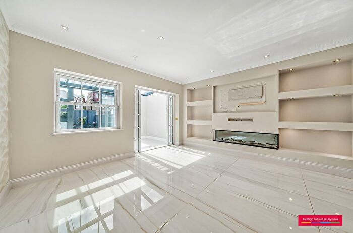 4 Bedroom Detached House To Rent In Accommodation Road, Barnet, EN4