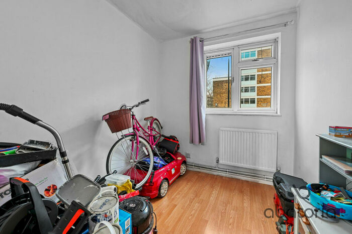 3 Bedroom Terraced House For Sale In Wyllen Close, London, E1