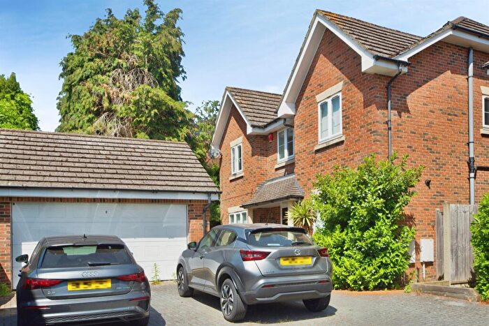 4 Bedroom Detached House For Sale In Mandeville Close, Broxbourne, EN10
