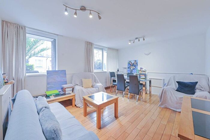 1 Bedroom Flat To Rent In Cheyne Walk, Chelsea, London, SW3