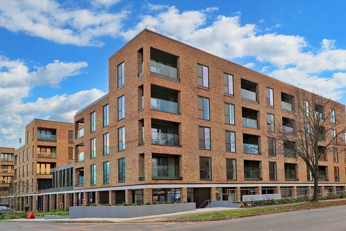 2 Bedroom Flat To Rent In Walton Court Gardens, Walton On Thames, Surrey, KT12