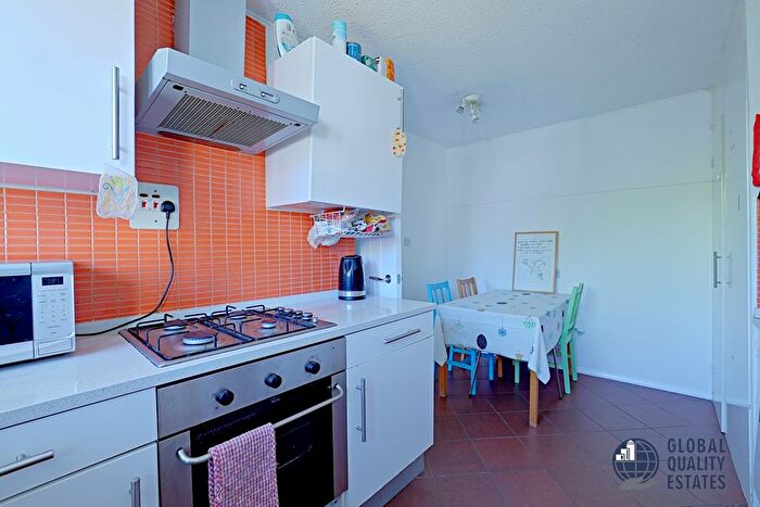 3 Bedroom Flat To Rent In Oakley Square, London, NW1