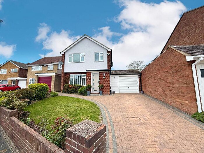 3 Bedroom Detached House For Sale In Truro Gardens, Icknield, Luton, Bedfordshire, LU3