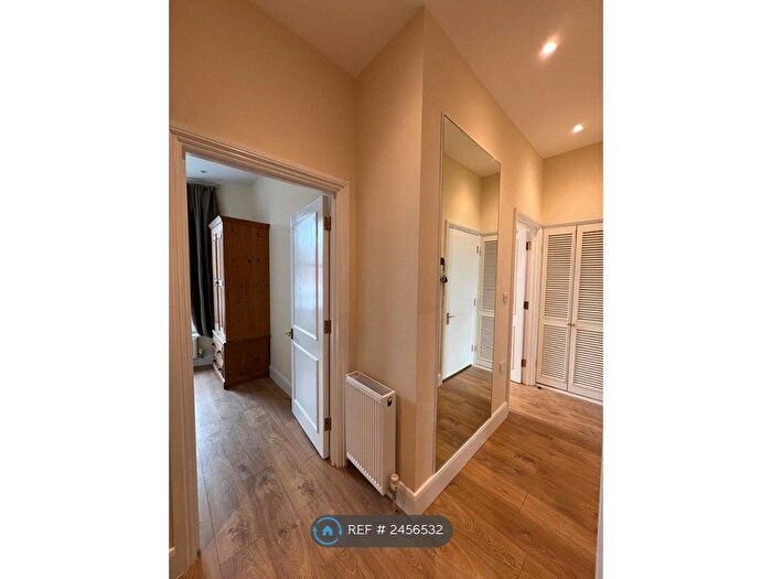 2 Bedroom Flat To Rent In Fulham, London, SW6