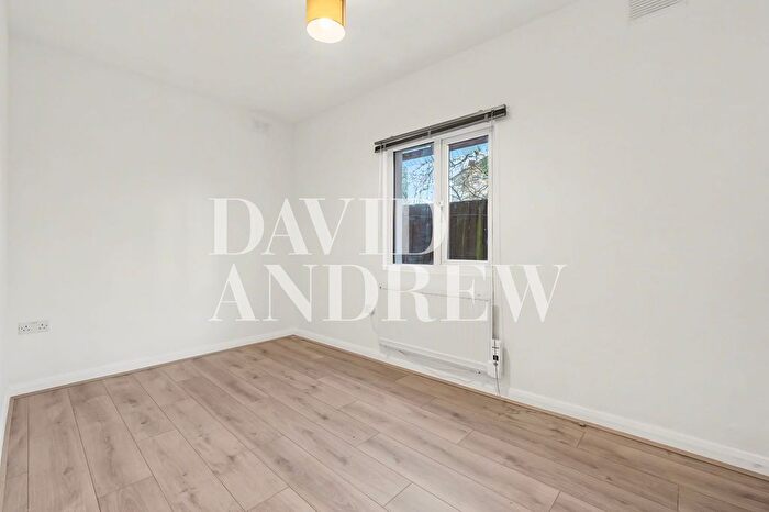 2 Bedroom Flat To Rent In Oakleigh Road North, London, N20