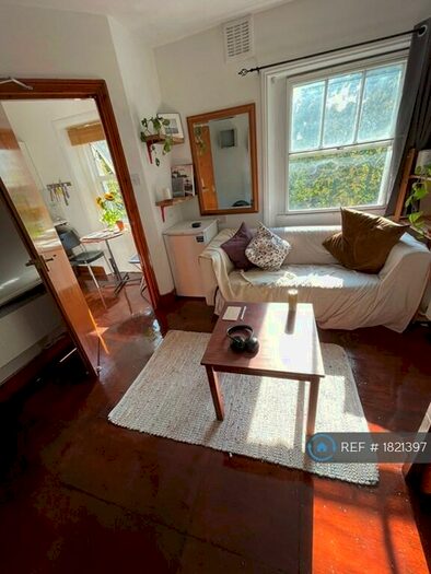 1 Bedroom Flat To Rent In Harrington Square, London, NW1