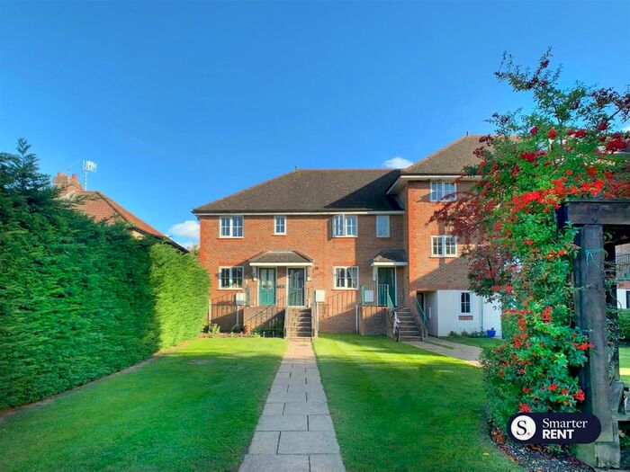 1 Bedroom Flat To Rent In Gallows Lane, High Wycombe, HP12